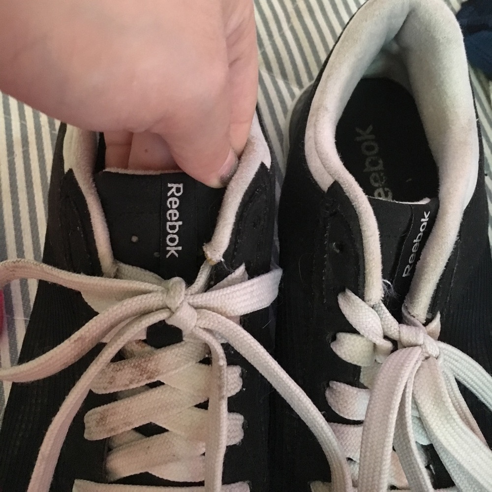 Tennis shoes